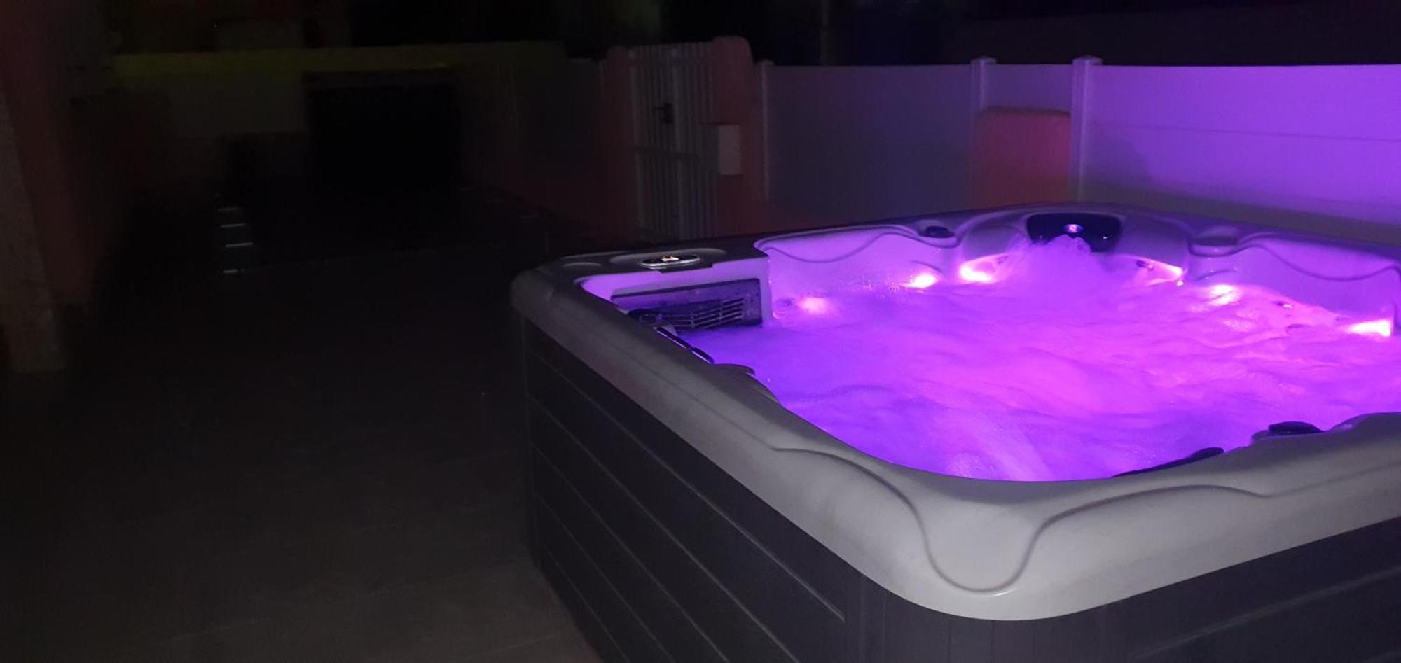 Villa H2O - Jacuzzi & Piscine Chauffee Ле-Баркарес Екстер'єр фото